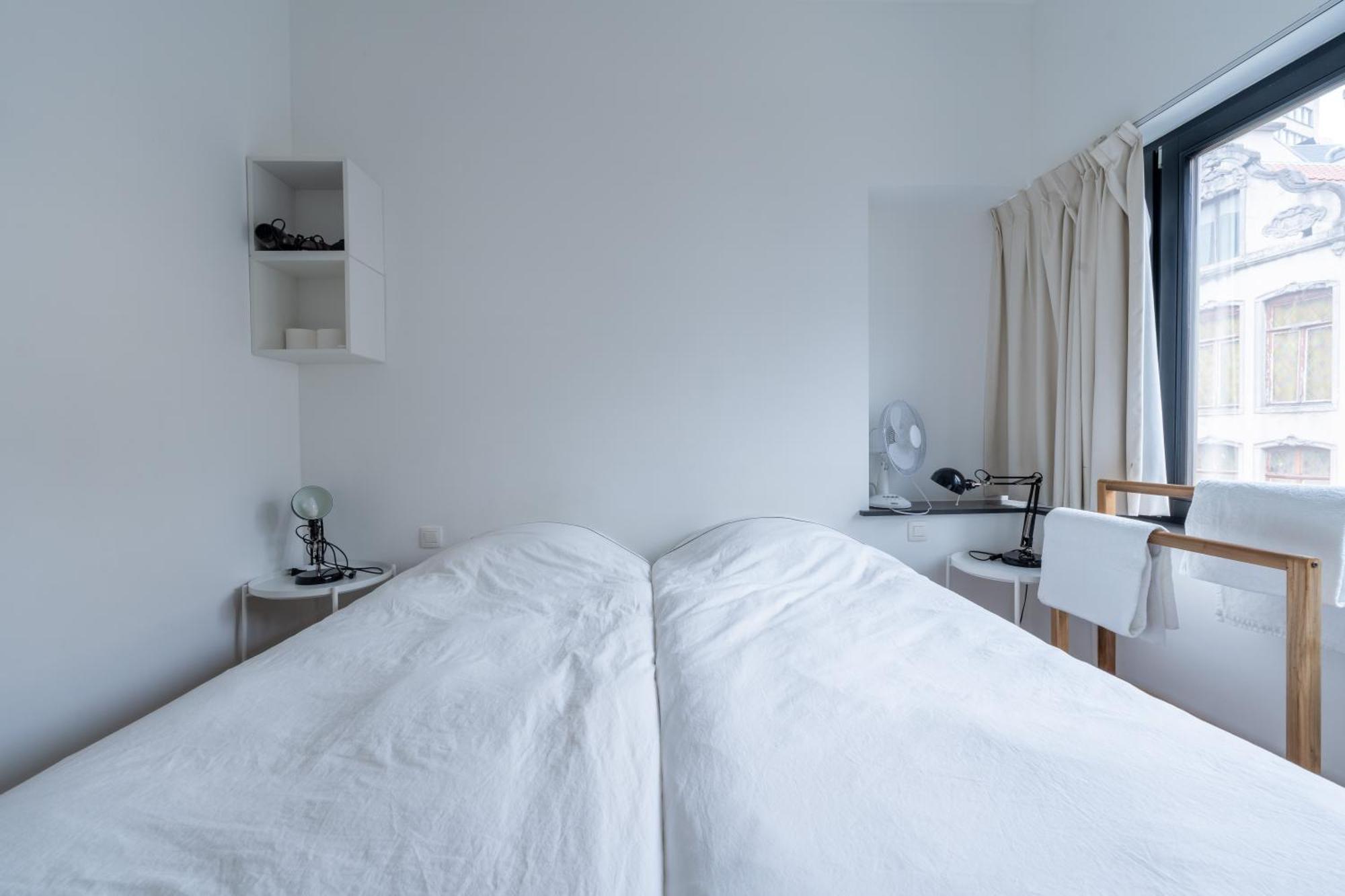 6 Bedroom House With Private Bathrooms In Bxl Downtown Brussel