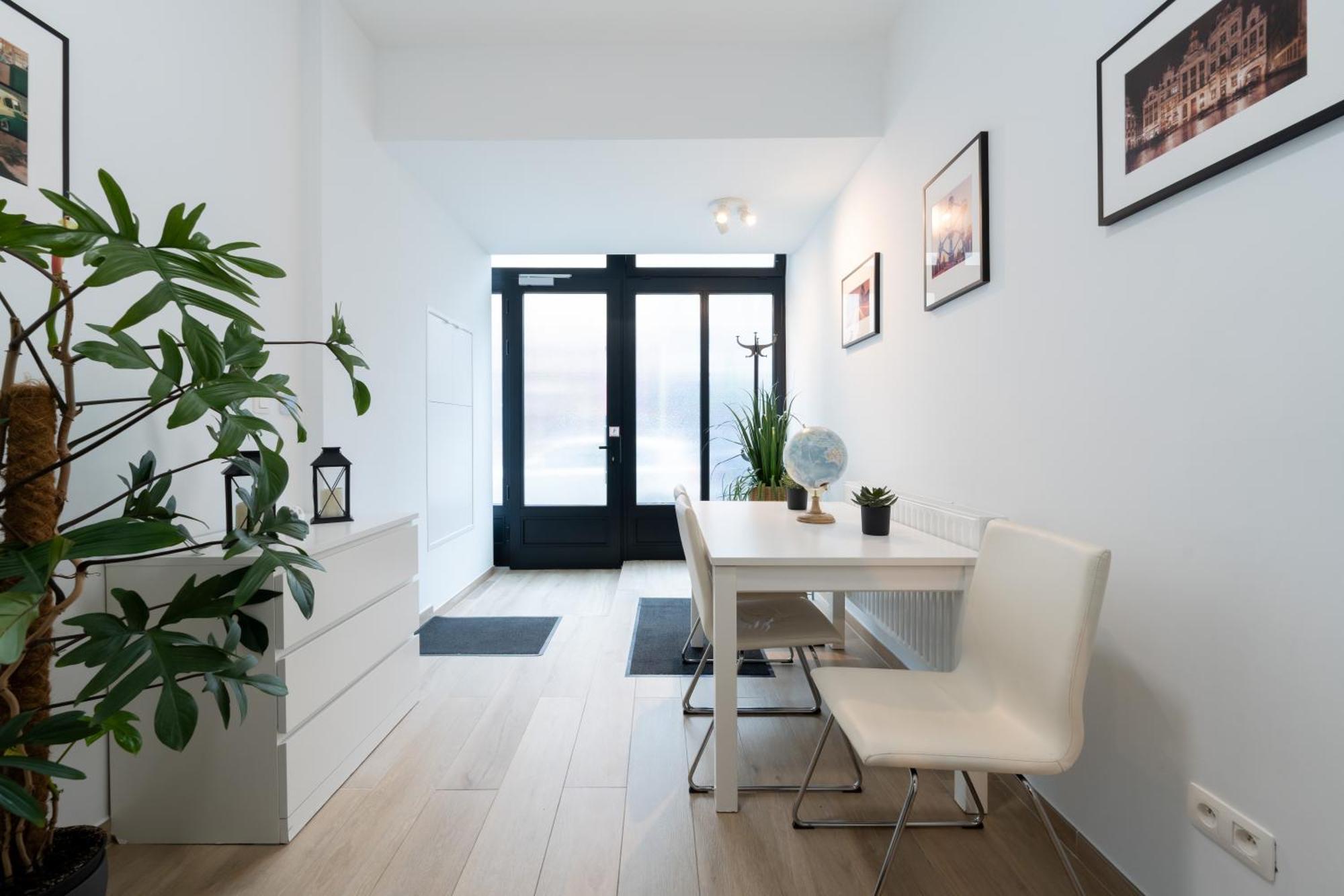 Appartement 6 Bedroom House With Private Bathrooms In Bxl Downtown Brussel